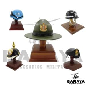 Miniaturas de Cascos y Sombreros Militares